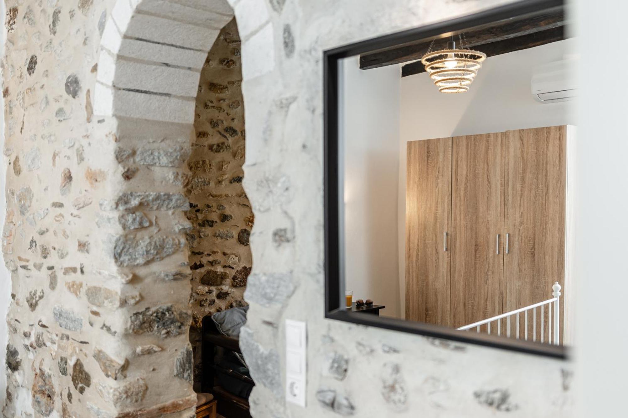 Апартаменты The White Stone House Naxos City Экстерьер фото