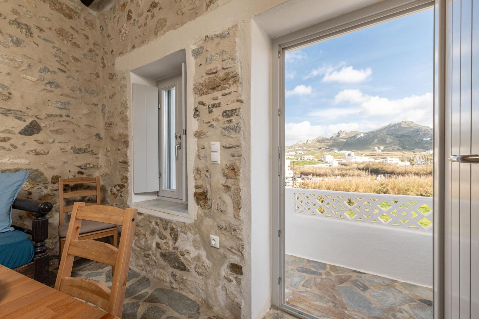 Апартаменты The White Stone House Naxos City Экстерьер фото