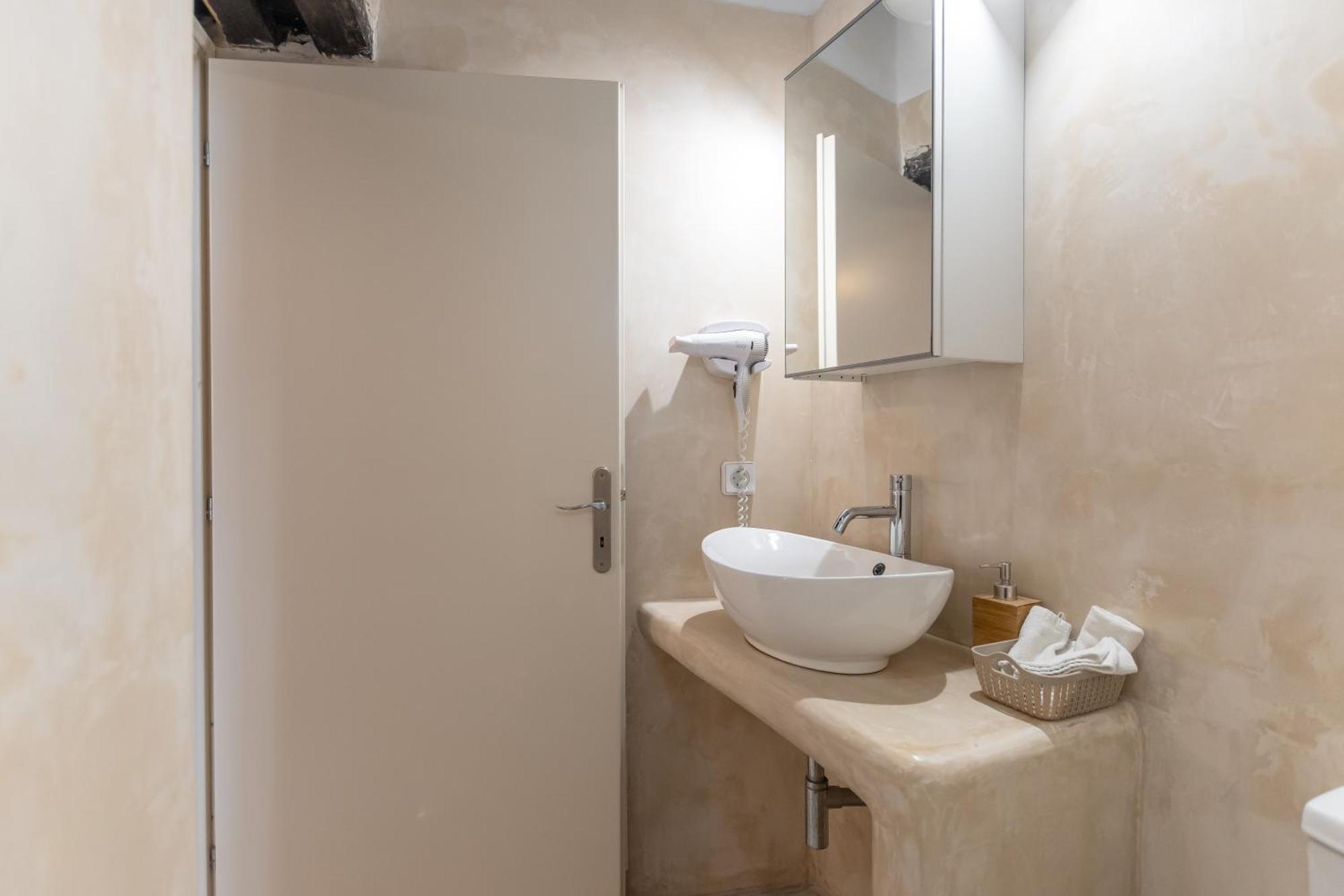 Апартаменты The White Stone House Naxos City Экстерьер фото
