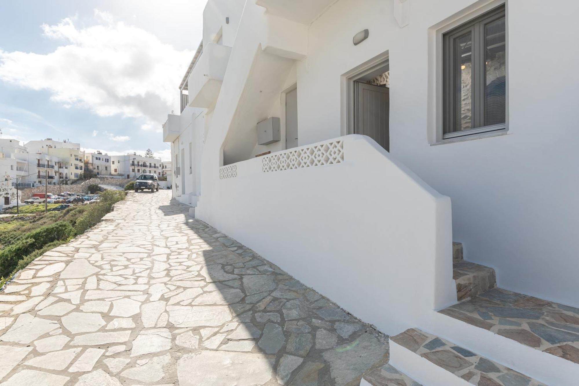 Апартаменты The White Stone House Naxos City Экстерьер фото