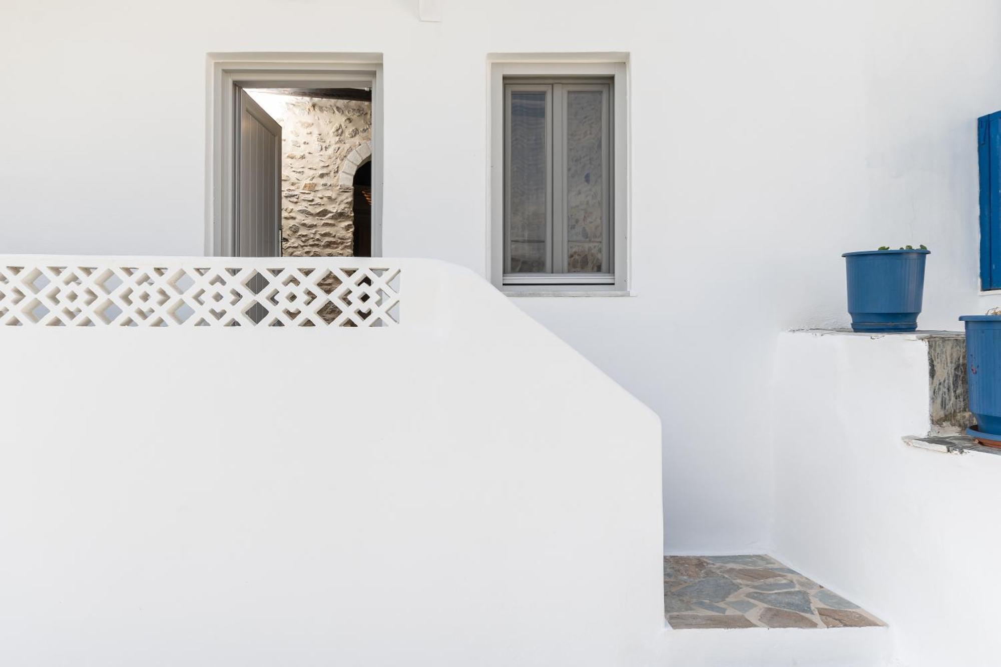 Апартаменты The White Stone House Naxos City Экстерьер фото