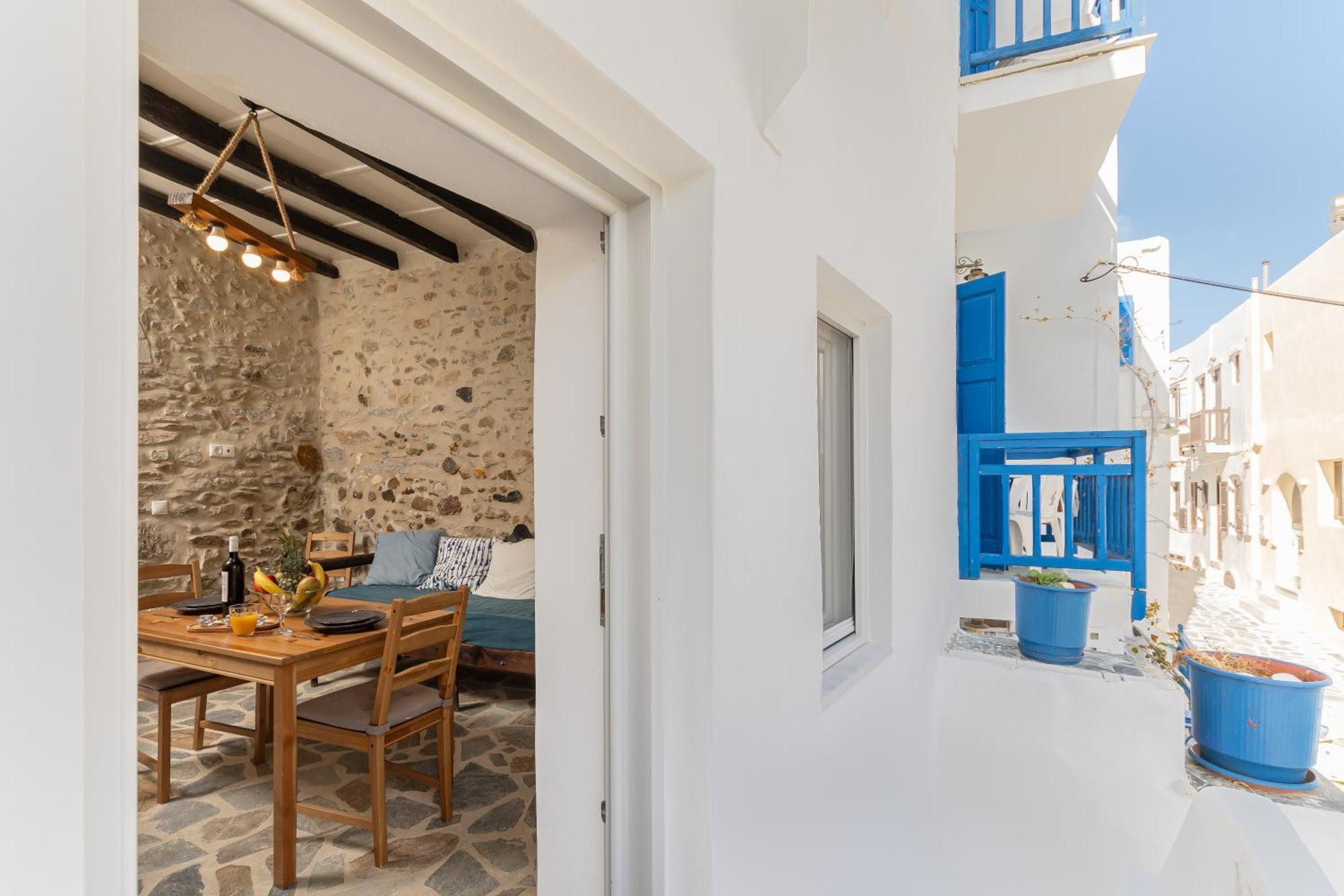 Апартаменты The White Stone House Naxos City Экстерьер фото