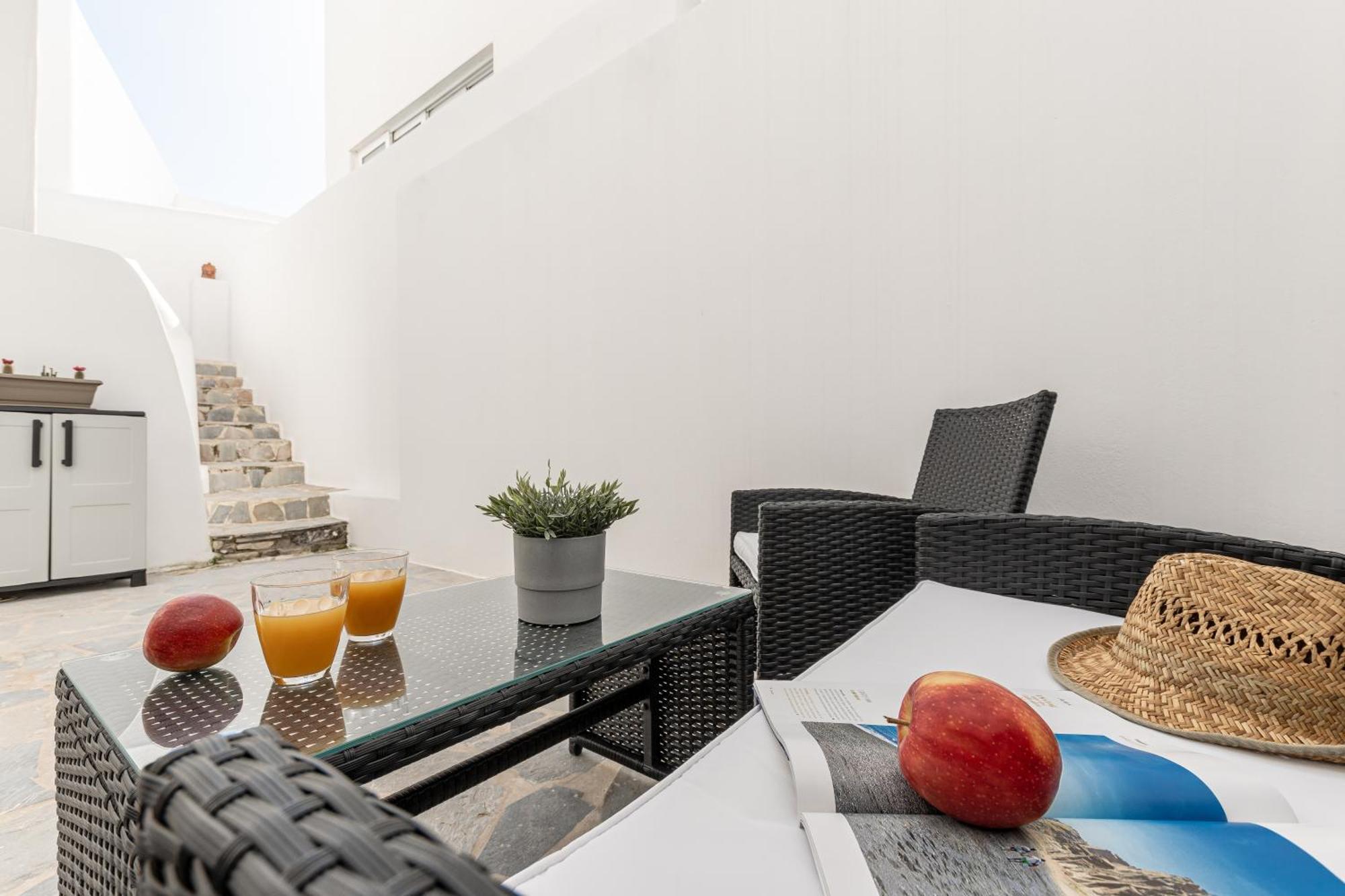 Апартаменты The White Stone House Naxos City Экстерьер фото